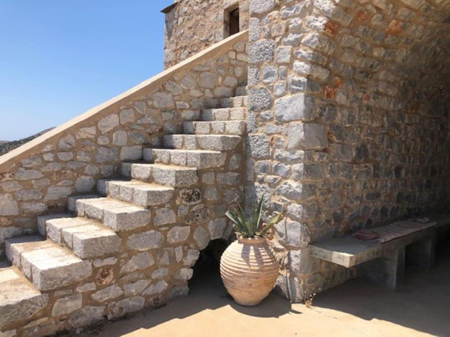 Lagia Zen Residence In Mani Exterior photo